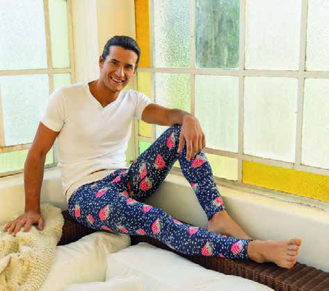 OFERTON! - REMERA MANGA CORTA 100% ALGODÓN CON ESCOTE "V"