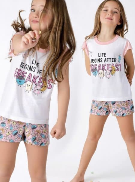 VER. PIJAMA DE NENA SHORTNESTAMPADO Y REMERA M/C