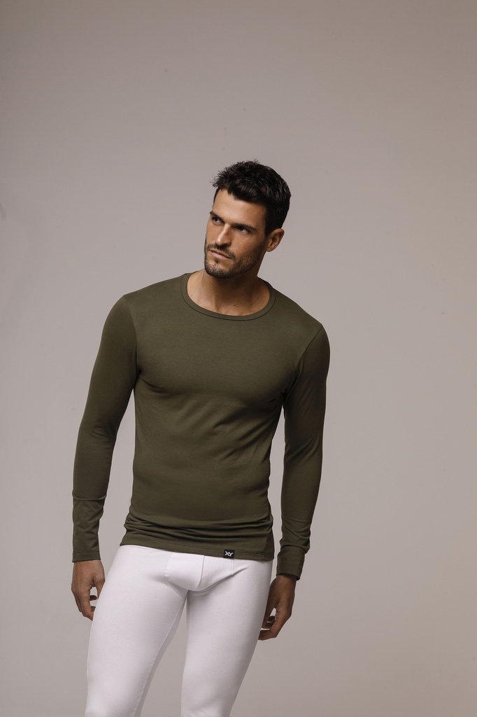 INV. CAMISETA BASICA MANGA LARGA CUELLO REDONDO, DE ALGODON CON LYCRA LISO. CORTE ANATOMICO