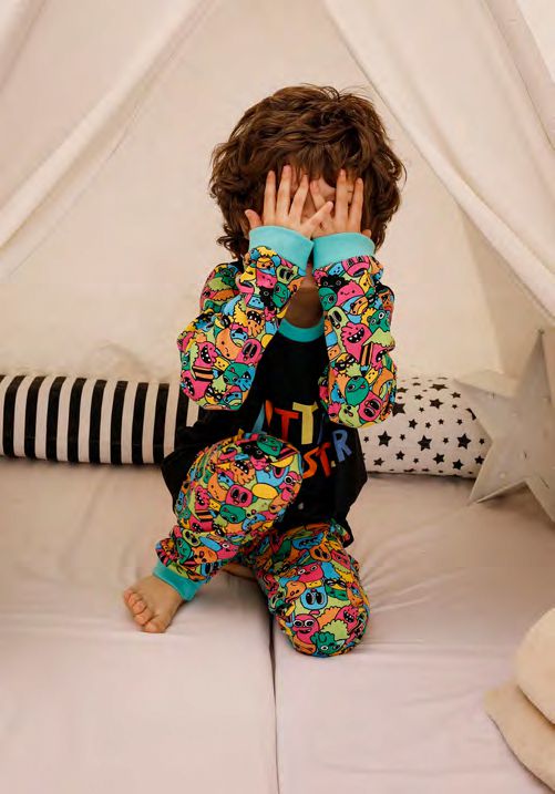 PIJAMA COMBINADO DE DOS PIEZAS CON PUÑO Y ESTAMPADO &quot;MONSTER&quot;