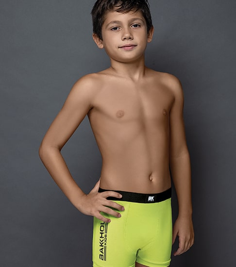 BOXER NIÑO ALGODON Y LYCRA. LISO CON ESTAMPA LOCALIZADA BAKHOU KIDS, ELASTICO LISO NEGRO