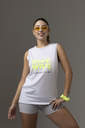 VER. MUSCULOSA DE JERSEY CON ESTAMPA