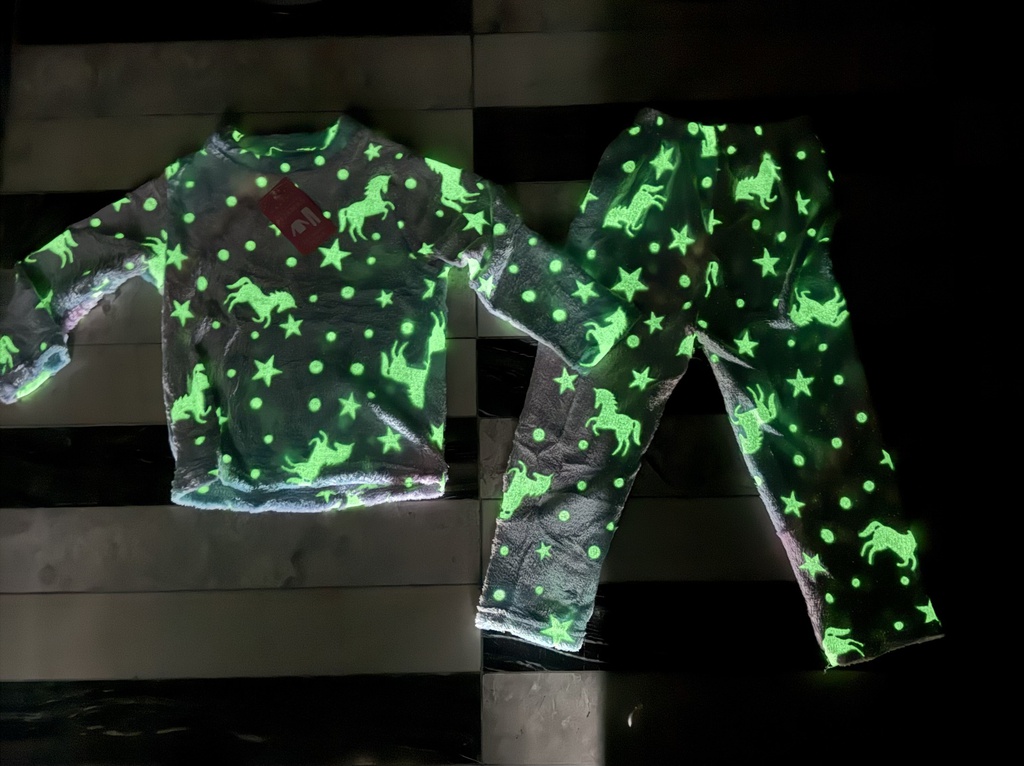 INV. PIJAMA TEEN DAMA POLAR SOFT LUMINOSO brilla en la oscuridad