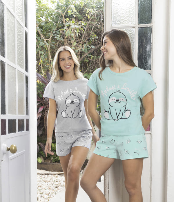 VER. PIJAMA REMERA Y SHORT DE ALGODÓN ESTAMPADO