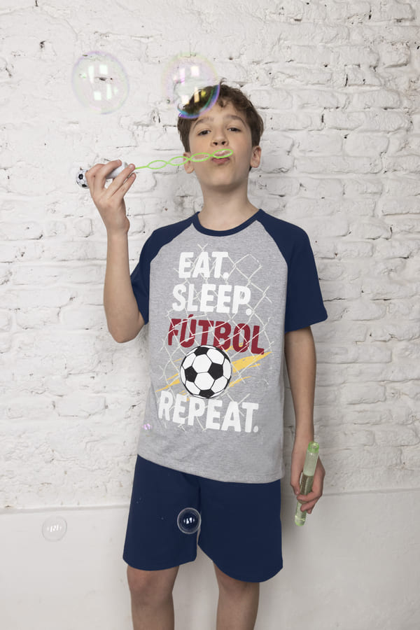 VER. PIJAMA DE JERSEY CON ESTAMPA QUE BRILLA EN LA OSCURIDAD